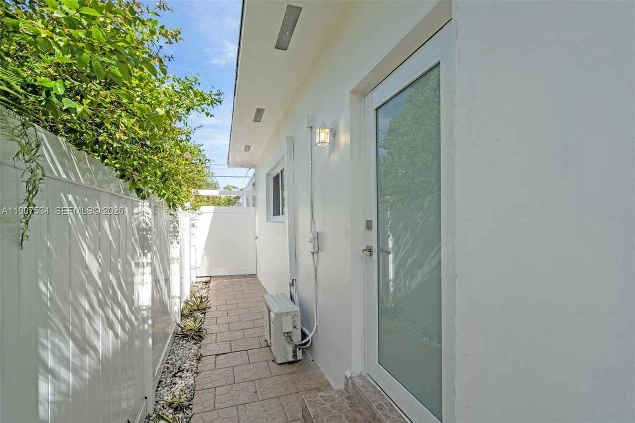 201 Sw 51st Ct #3