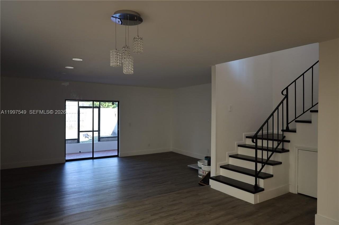 2385 Ne 171st St - Photo 5 of 13