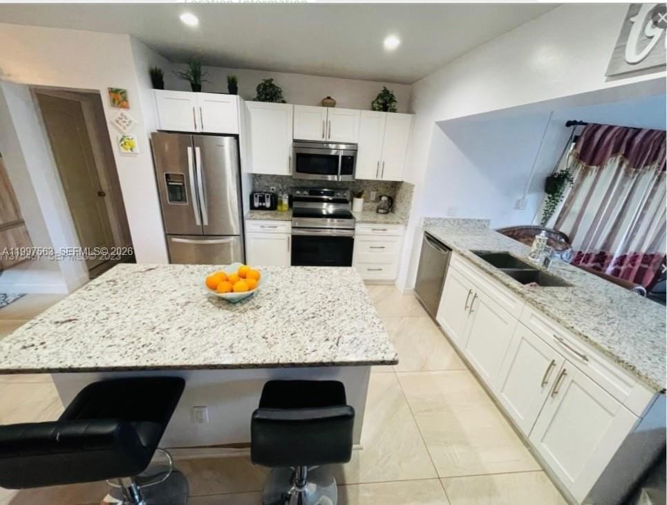 721 Sw 69th Ave - Photo 2 of 12