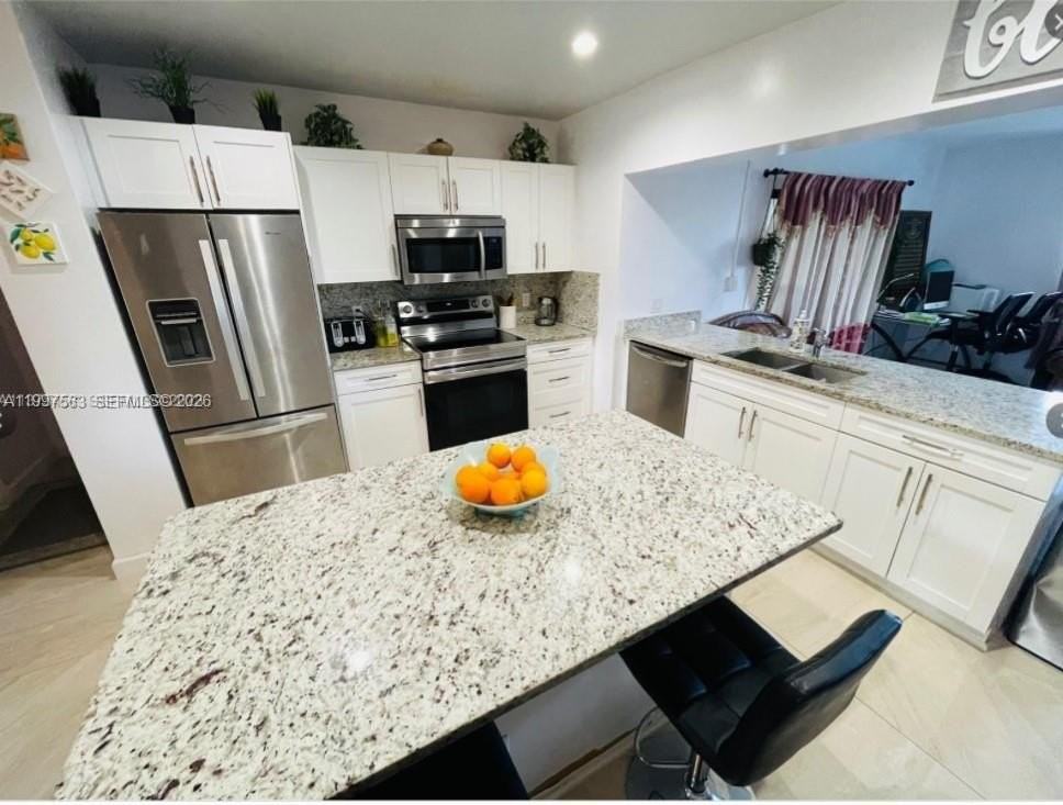 721 Sw 69th Ave - Photo 3 of 12