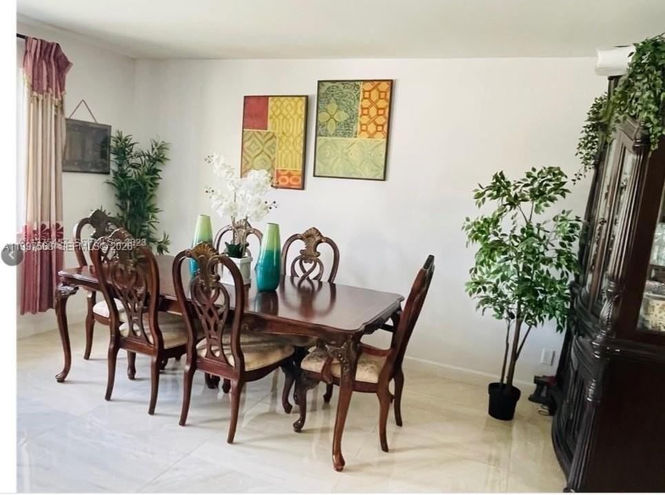 721 Sw 69th Ave - Photo 5 of 12