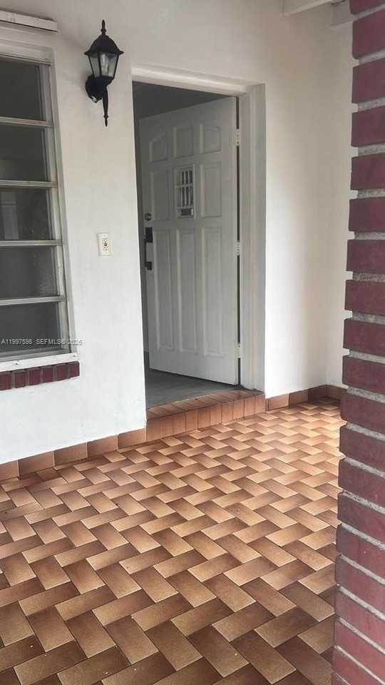 3347 Sw 23rd St #1 - Photo 4 of 16