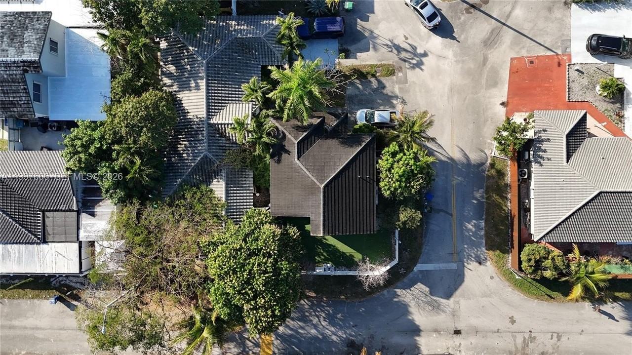 18499 Nw 52nd Path - Photo 2 of 29