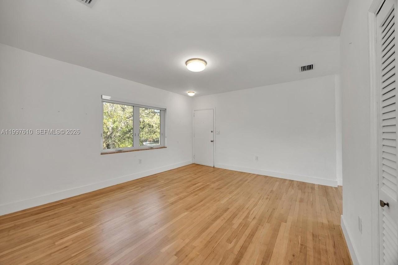 5510 Sw 76th St #C - Photo 3 of 13