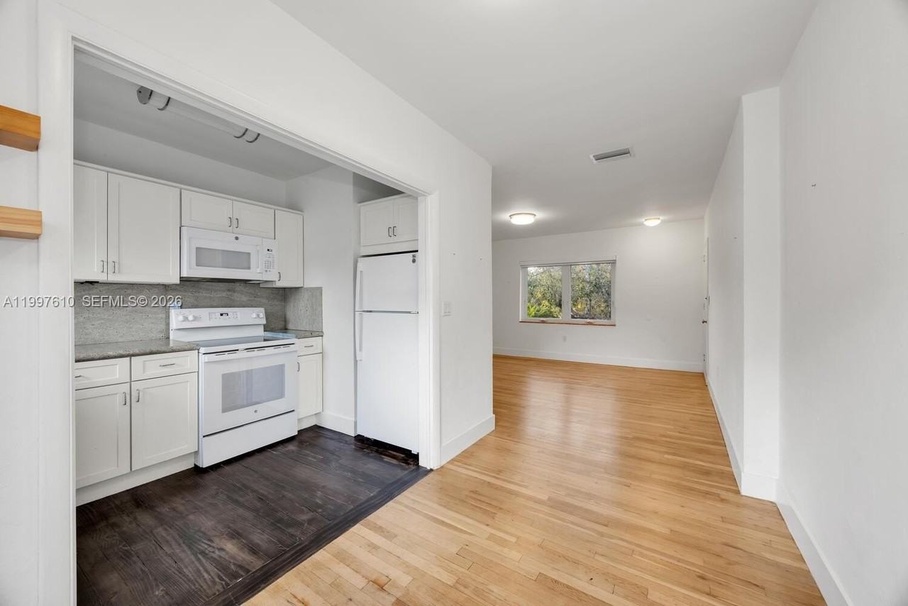 5510 Sw 76th St #C - Photo 6 of 13