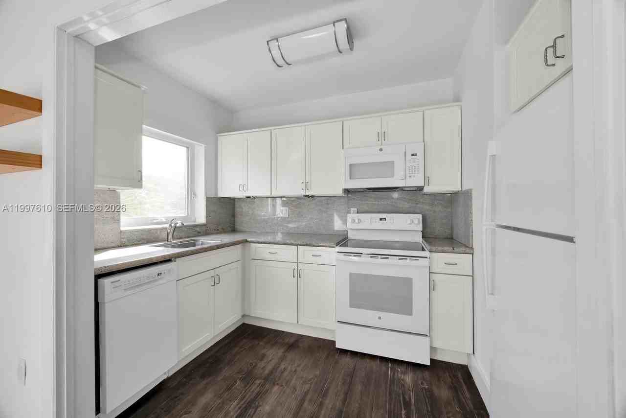 5510 Sw 76th St #C - Photo 7 of 13