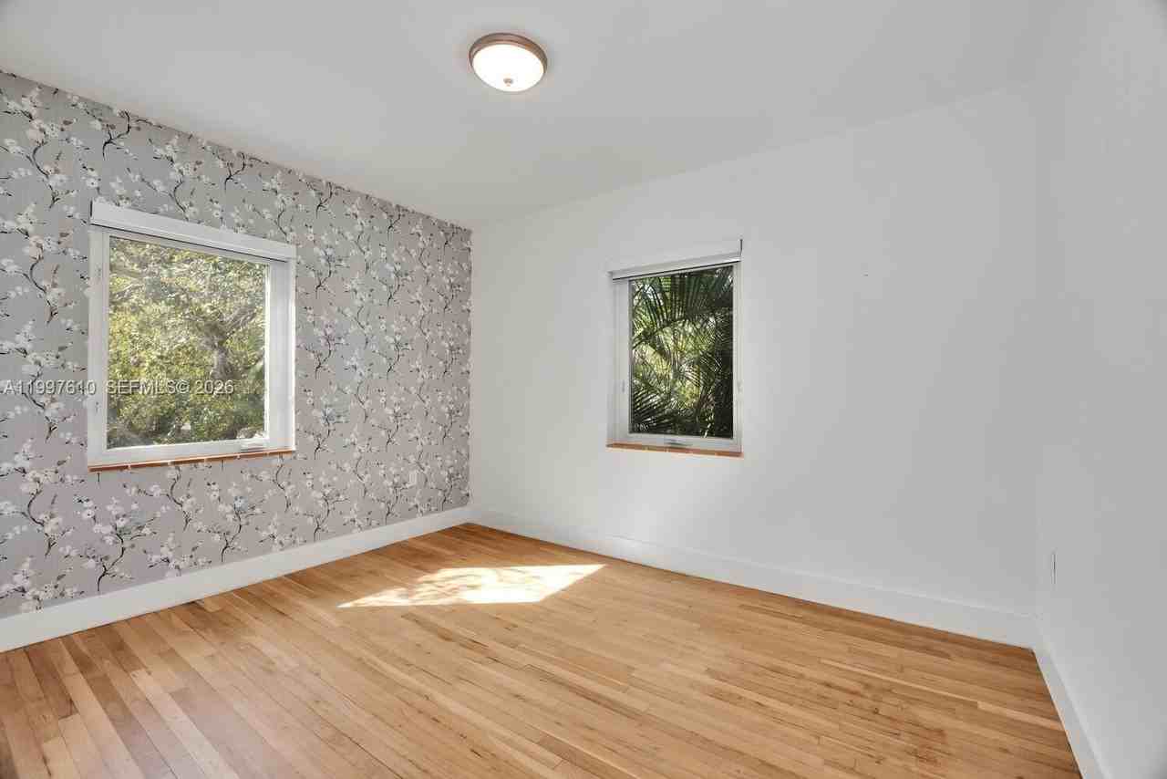 5510 Sw 76th St #C - Photo 7 of 14