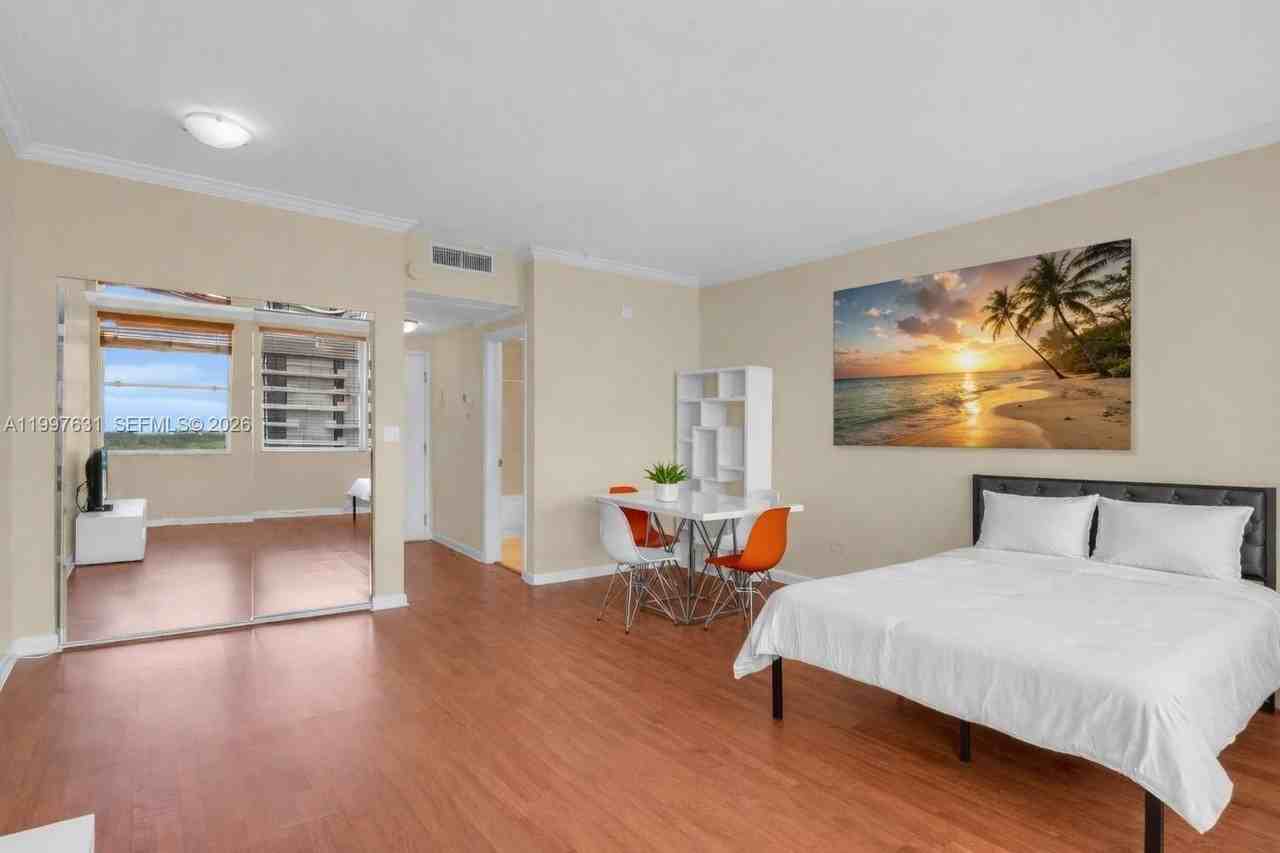 700 Biltmore Way #918 - Photo 3 of 17