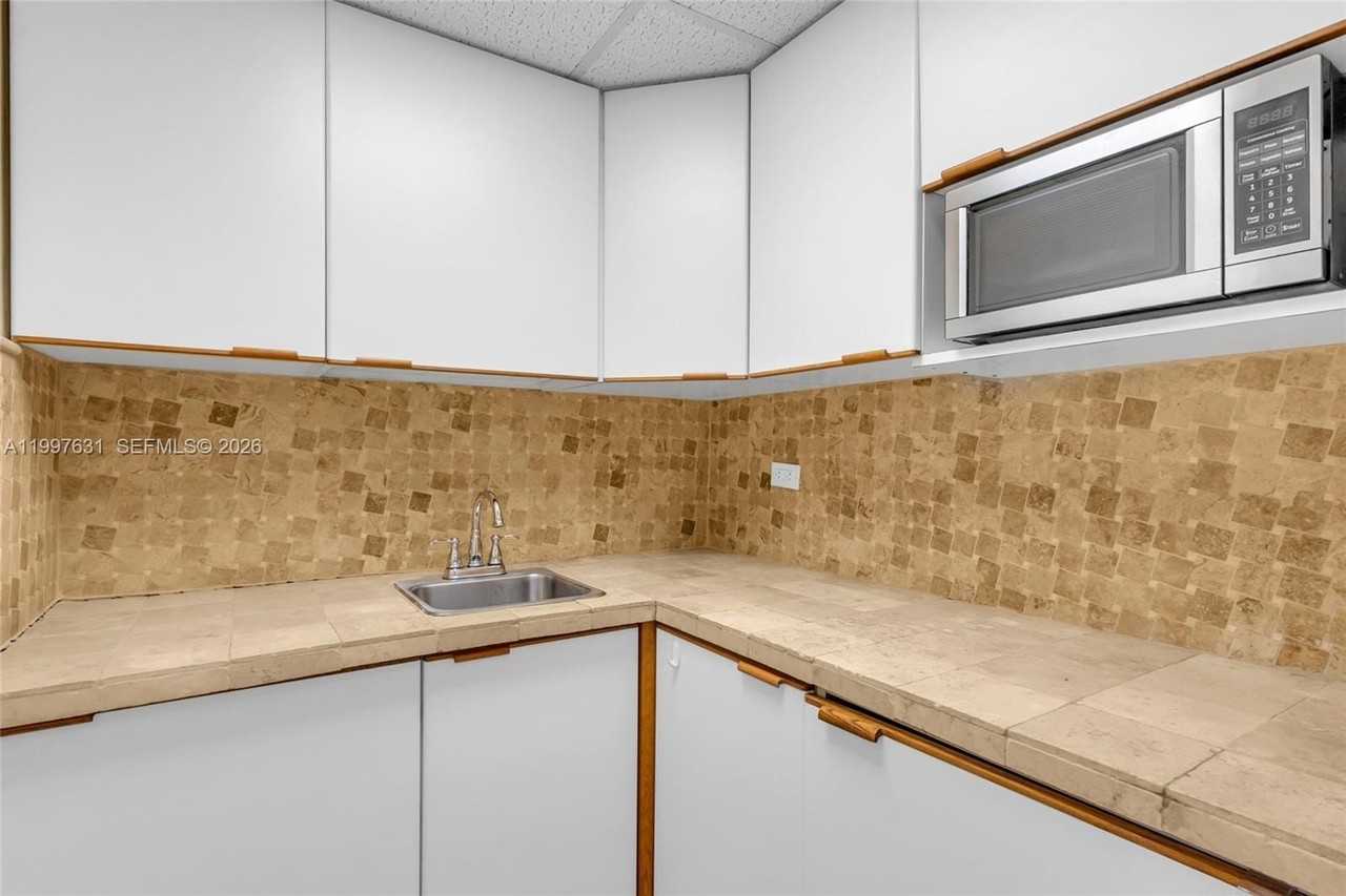 700 Biltmore Way #918 - Photo 6 of 17