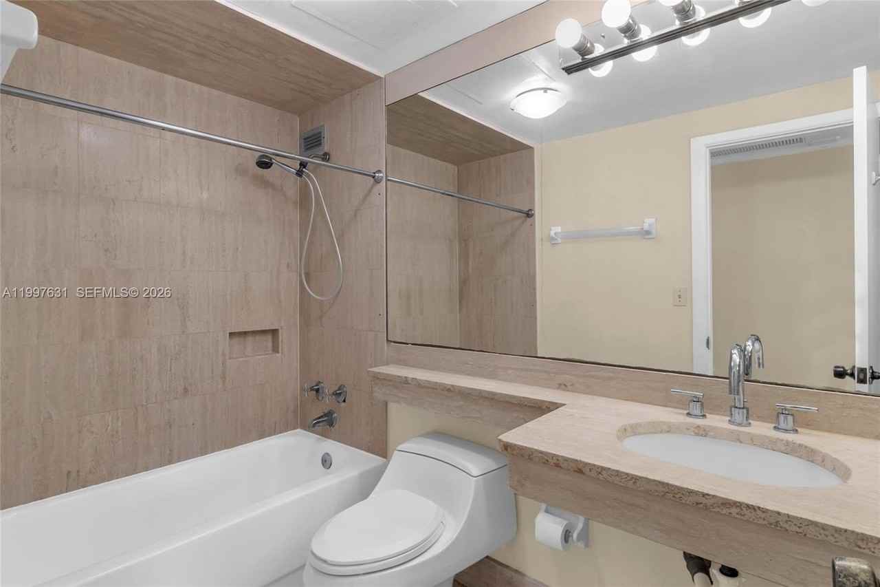 700 Biltmore Way #918 - Photo 7 of 17