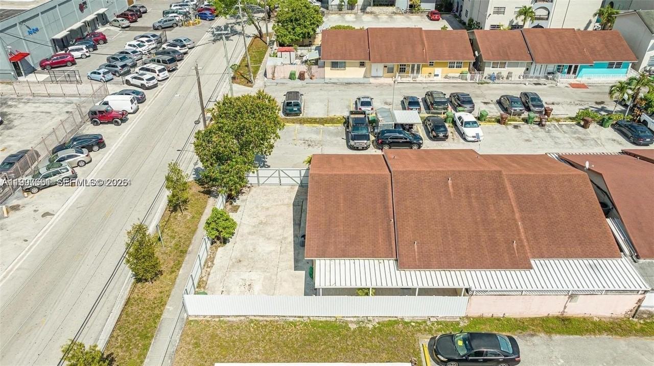 330 W 74th Pl #330 - Photo 4 of 31