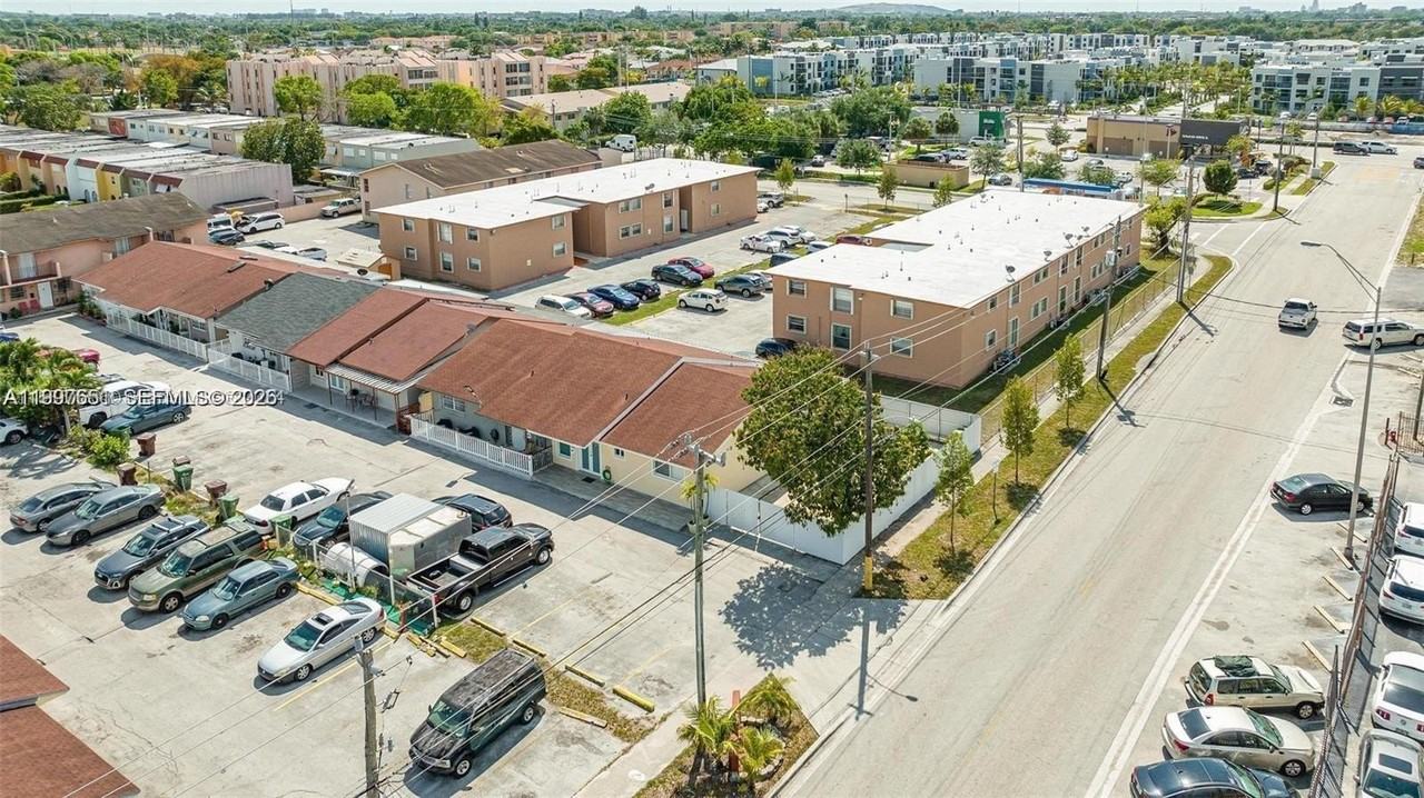 330 W 74th Pl #330 - Photo 6 of 31