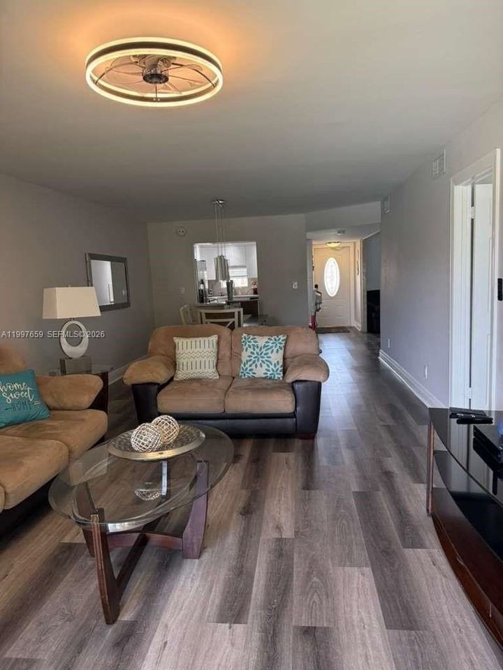 691 S Hollybrook Dr #202 - Photo 7 of 20