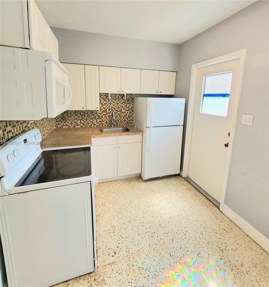 40 Nw 44th St #40 - Photo 6 of 13