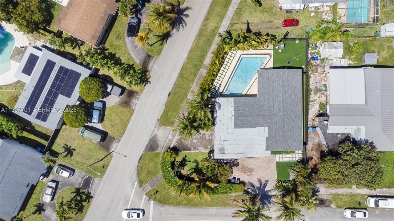 1089 Ne 110th St - Photo 2 of 28