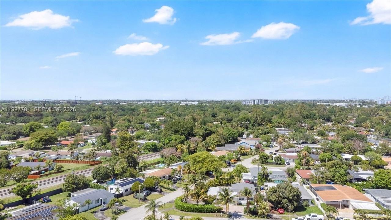 1089 Ne 110th St - Photo 3 of 28