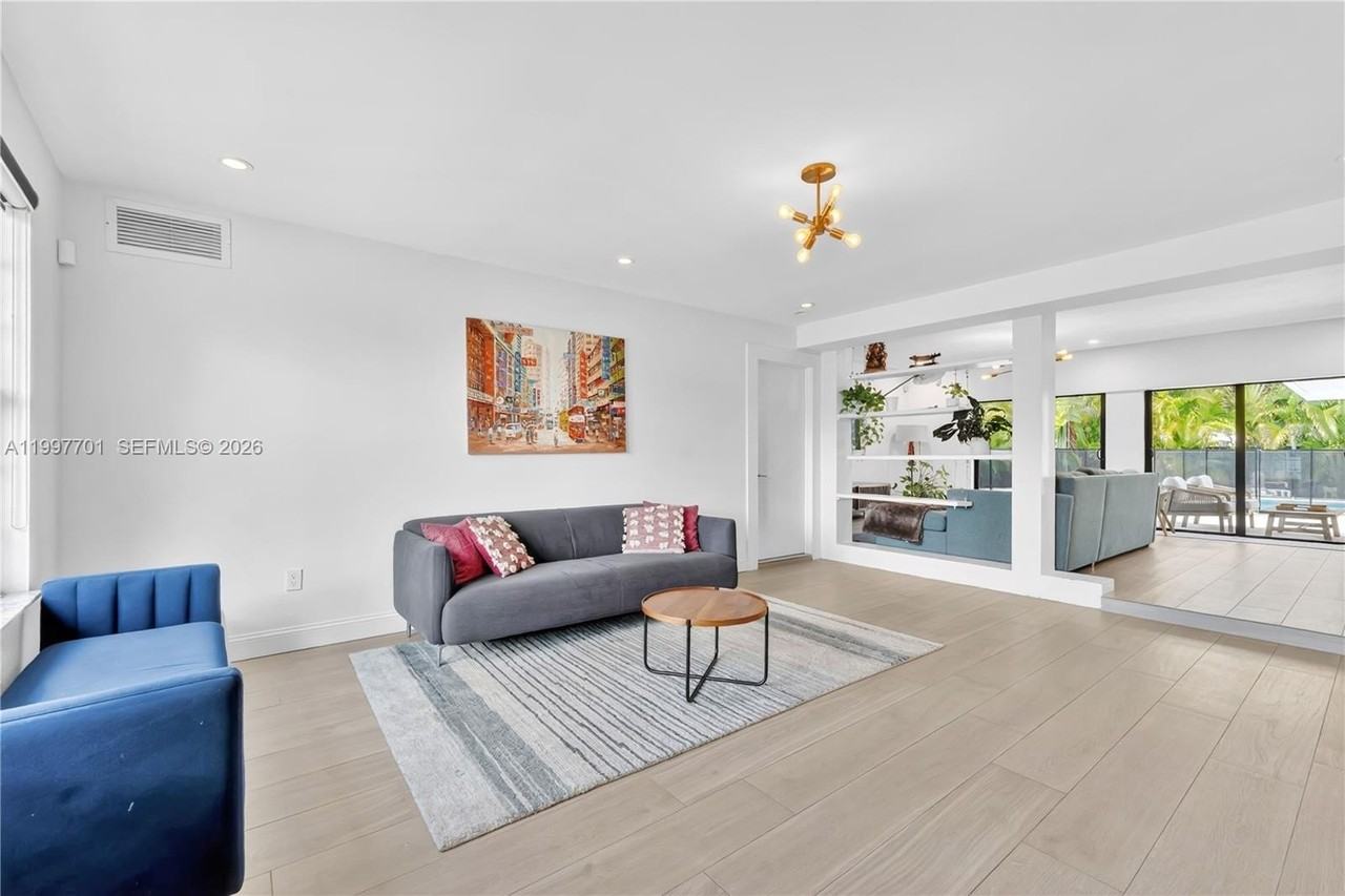 1089 Ne 110th St - Photo 4 of 28