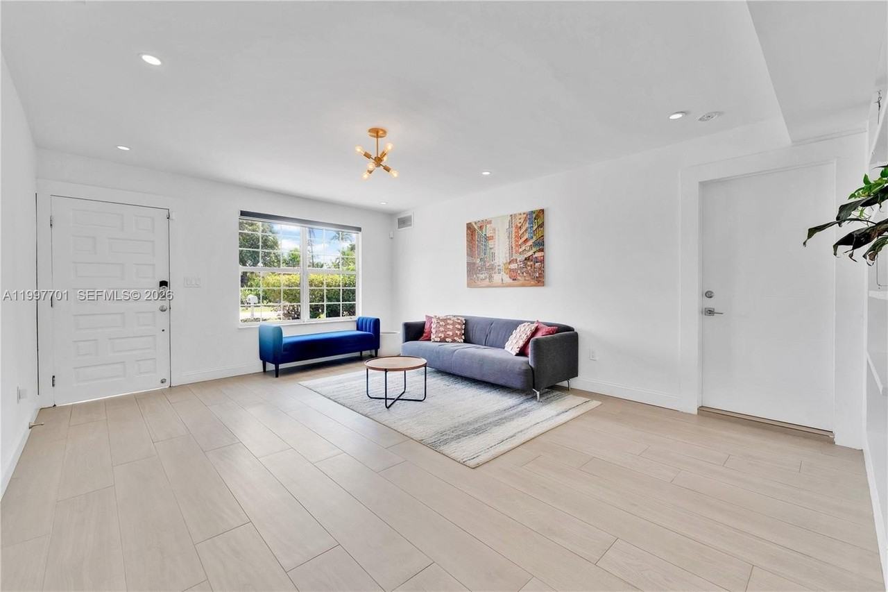 1089 Ne 110th St - Photo 5 of 28