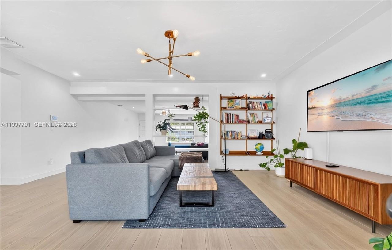 1089 Ne 110th St - Photo 7 of 28