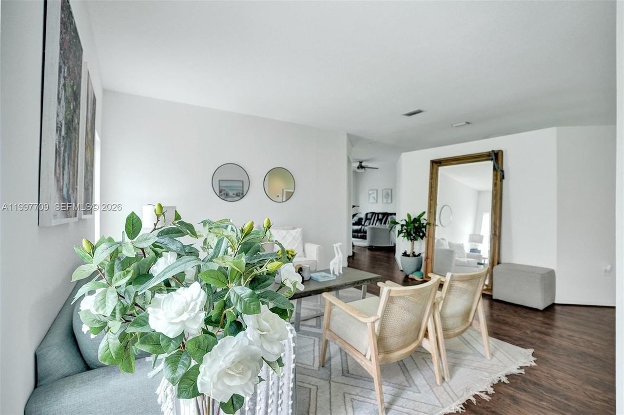 4102 Sapphire Ter - Photo 2 of 21