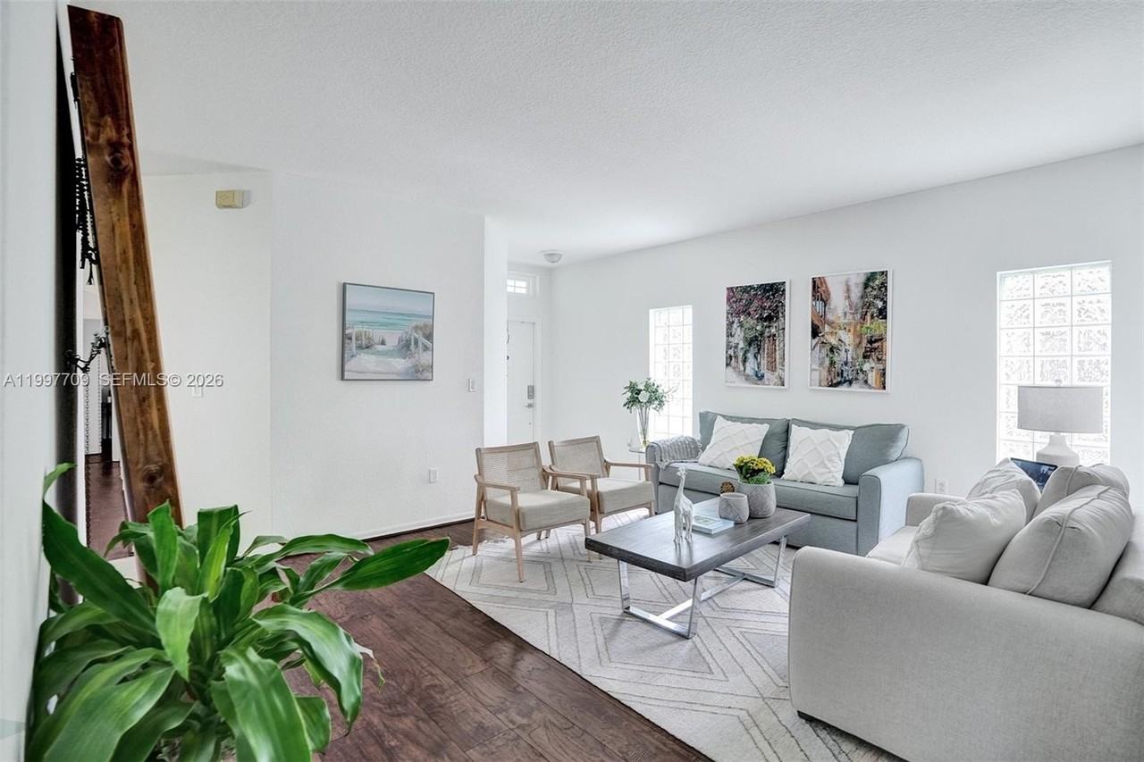 4102 Sapphire Ter - Photo 4 of 21