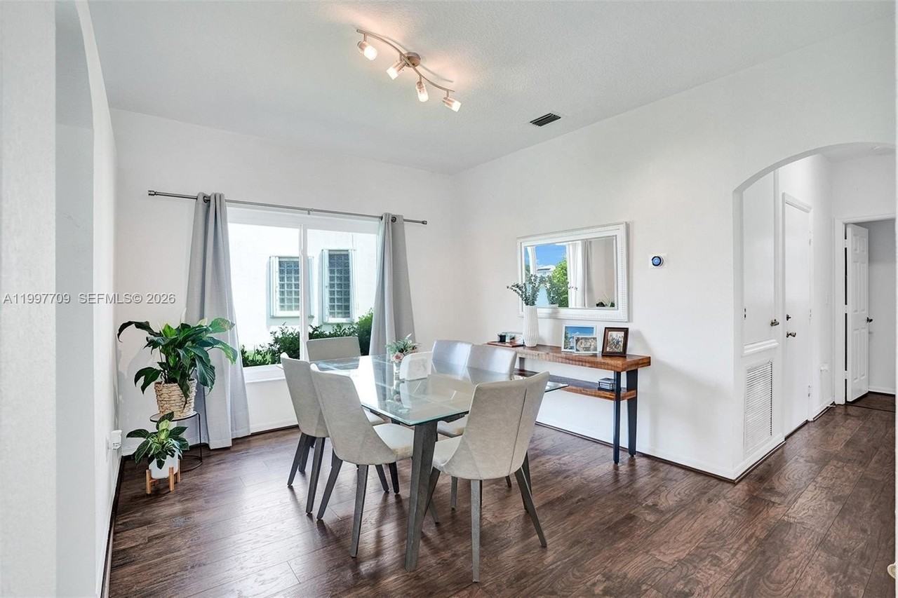 4102 Sapphire Ter - Photo 5 of 21