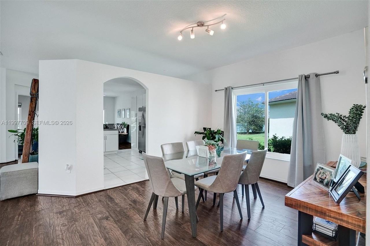 4102 Sapphire Ter - Photo 6 of 21