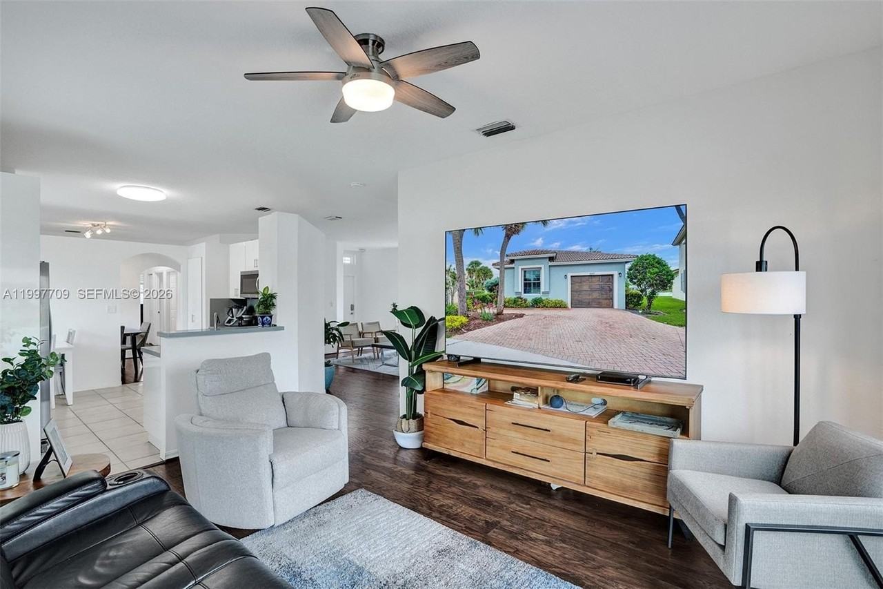 4102 Sapphire Ter - Photo 7 of 21