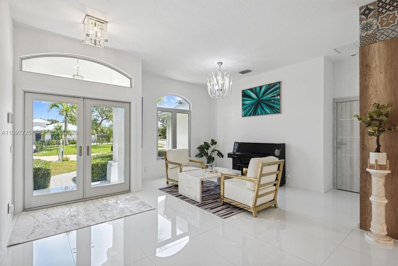 14019 N Miller Dr - Photo 4 of 18