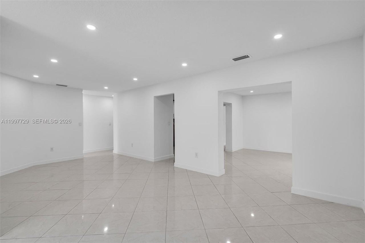 14755 Sw 82nd Ter - Photo 4 of 36