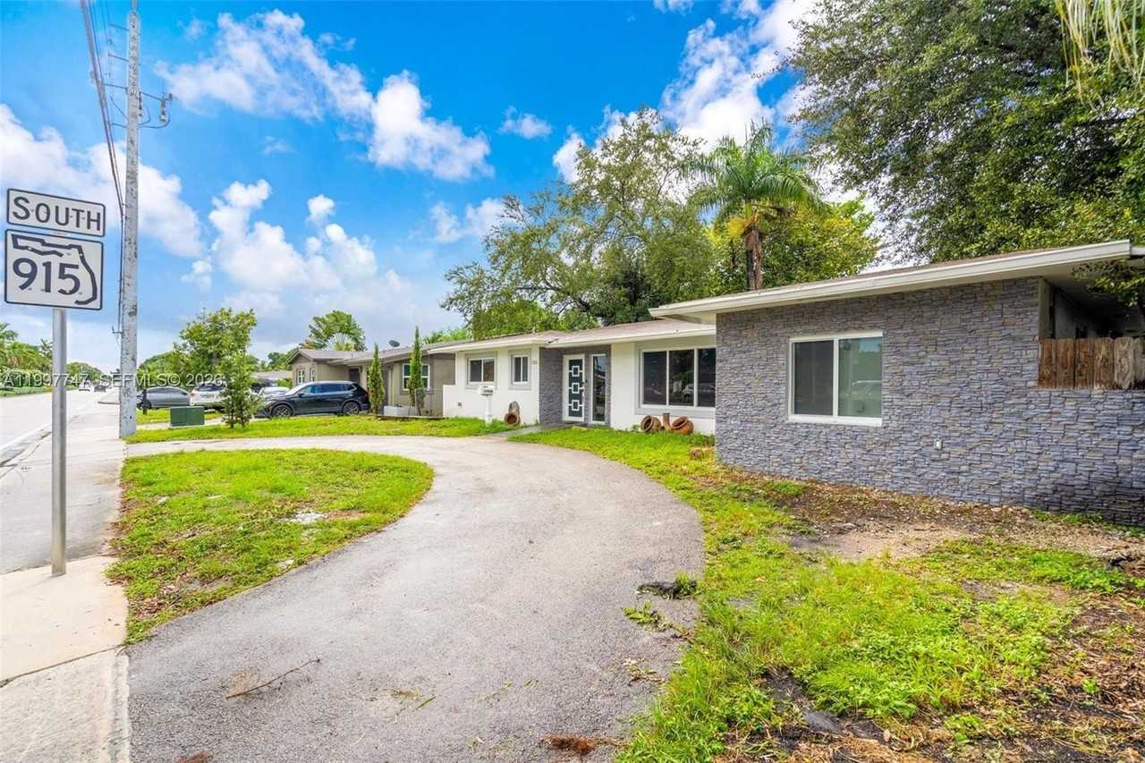 17930 Ne 6th Ave - Photo 3 of 28