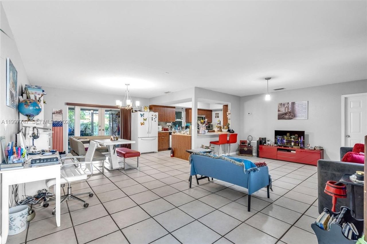 17930 Ne 6th Ave - Photo 4 of 28