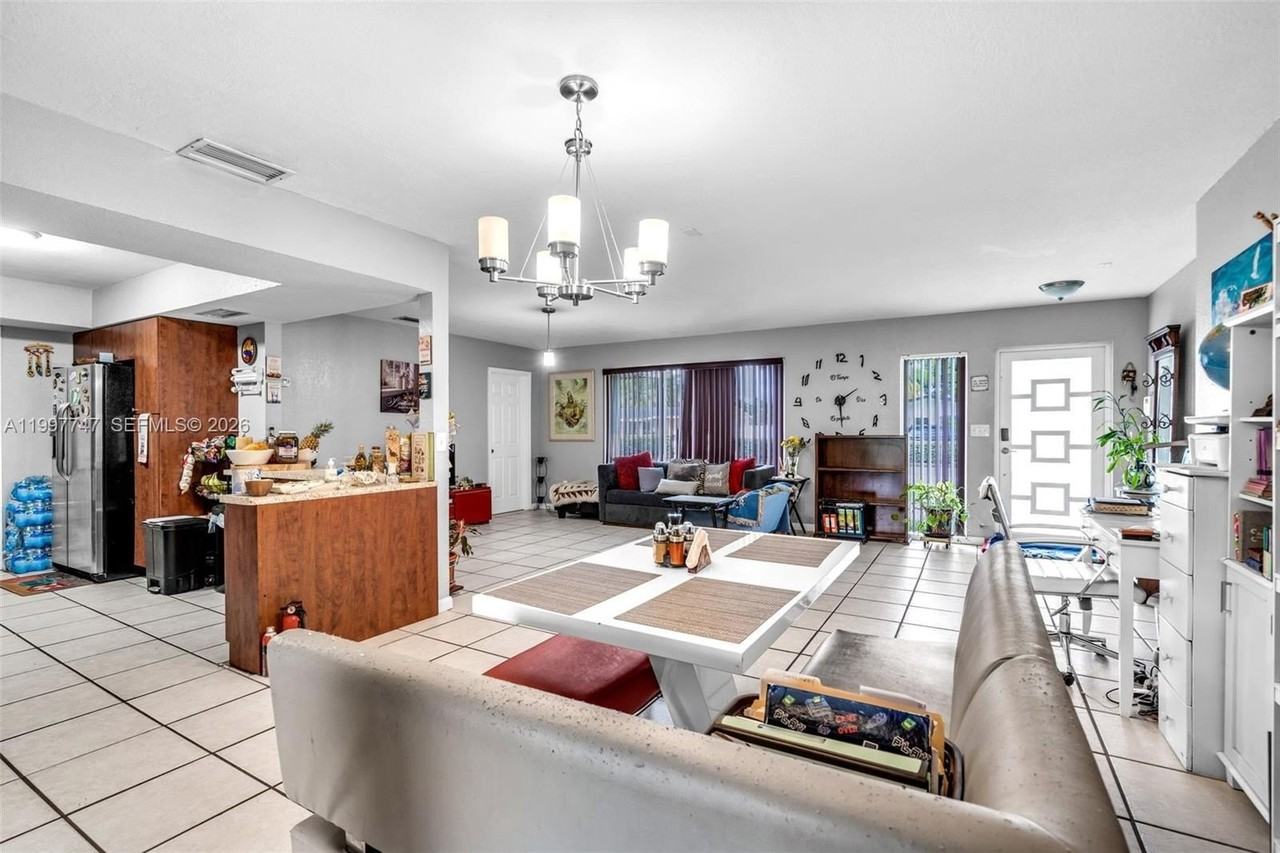 17930 Ne 6th Ave - Photo 7 of 28