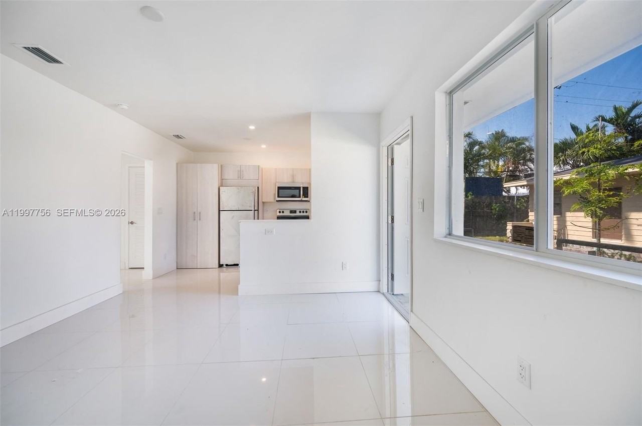 1080 Ne 80th St #2 - Photo 7 of 15
