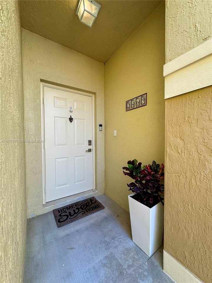 2469 Cordoba Bnd #2469 - Photo 5 of 44