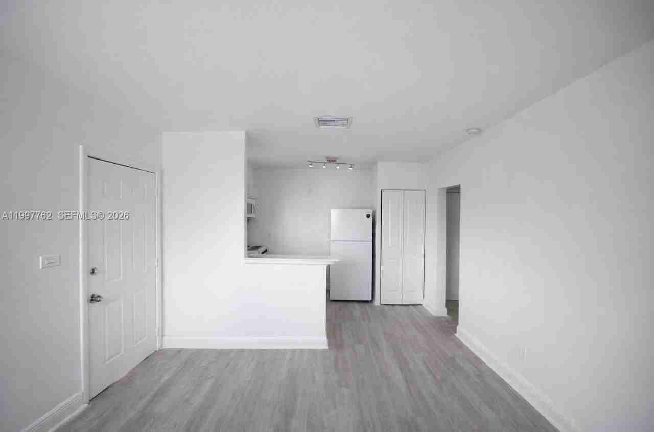 1070 Ne 80th St #1 - Photo 4 of 9