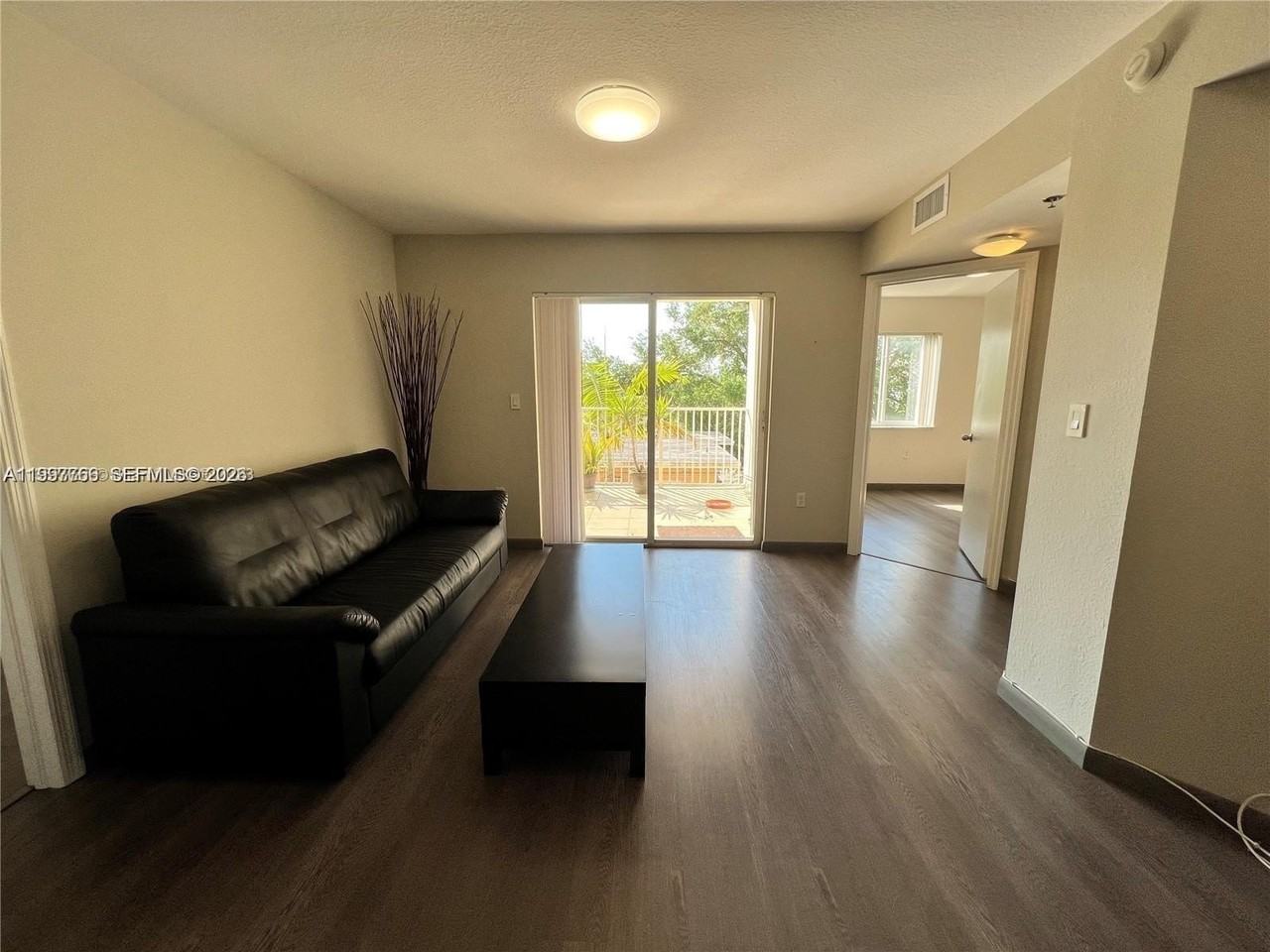 637 Sw 3rd St #306 - Photo 2 of 19