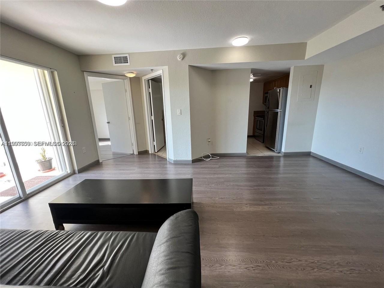 637 Sw 3rd St #306 - Photo 4 of 19