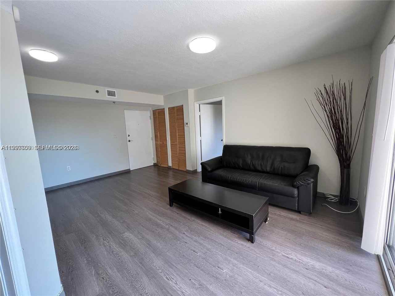 637 Sw 3rd St #306 - Photo 5 of 19
