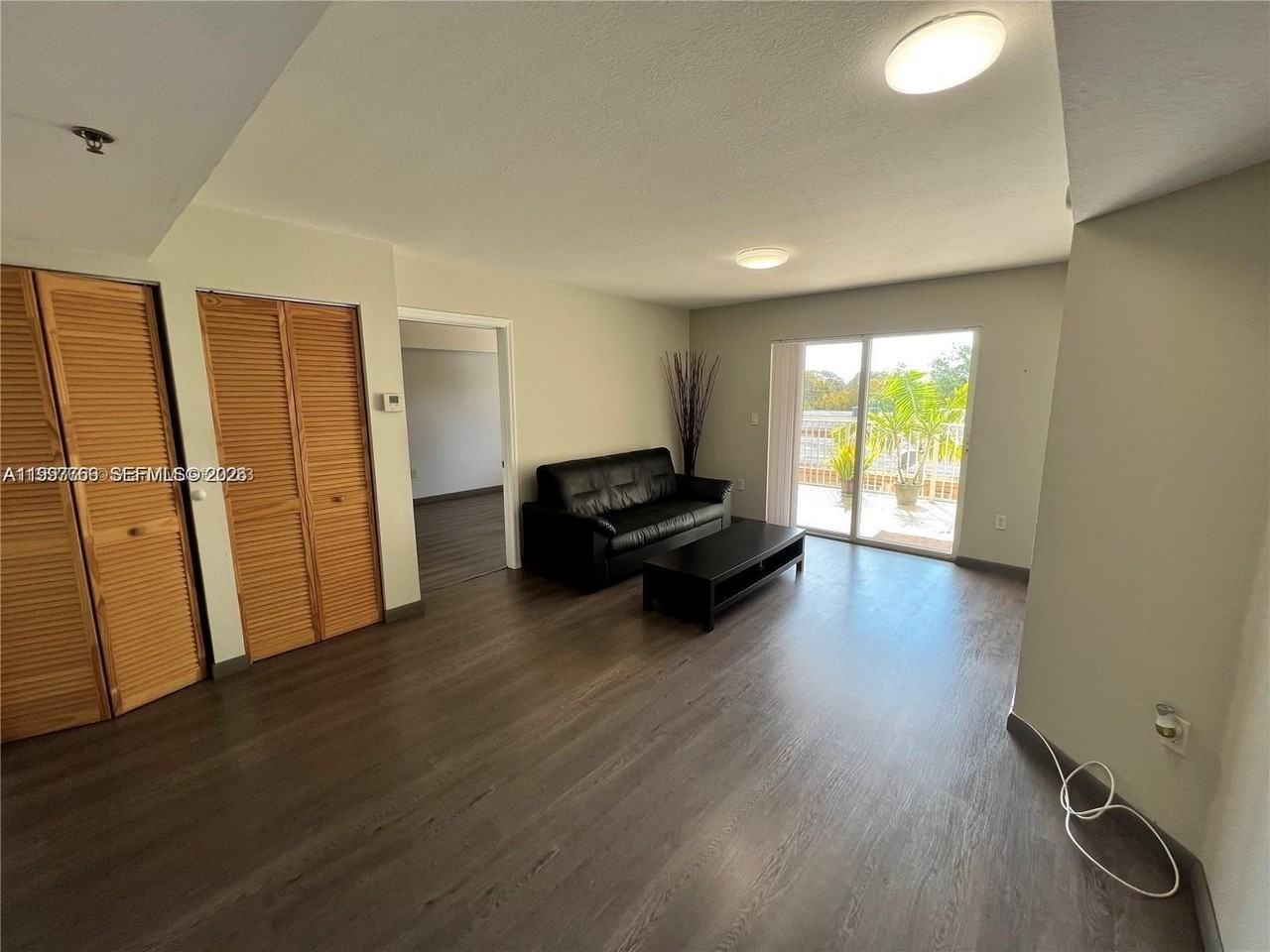 637 Sw 3rd St #306 - Photo 6 of 19