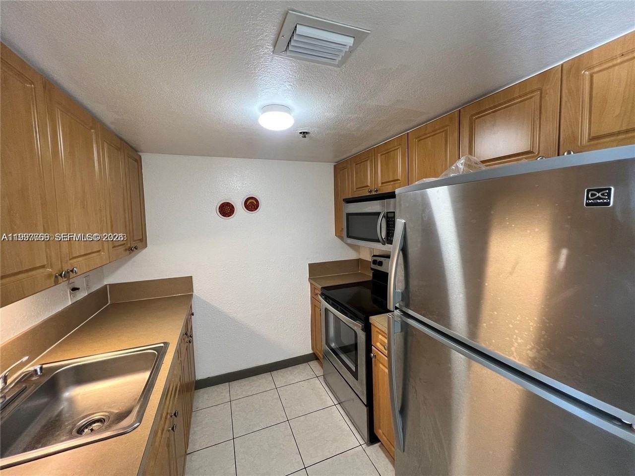 637 Sw 3rd St #306 - Photo 7 of 19