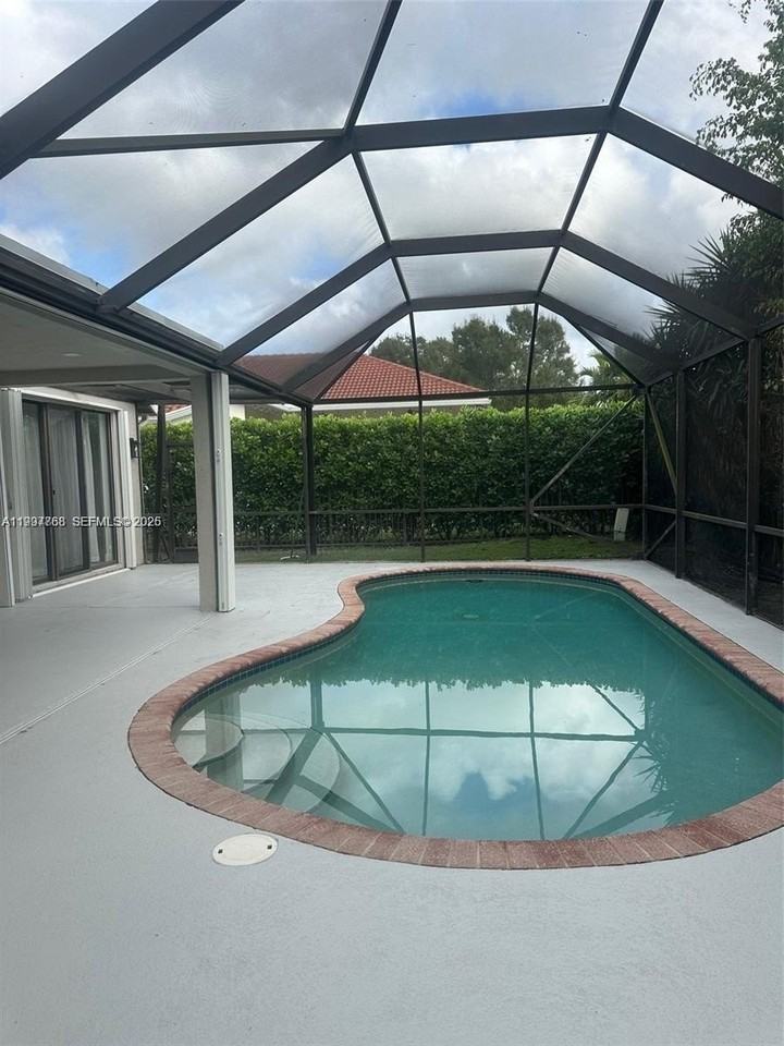 10084 Lexington Estates Blvd - Photo 3 of 21