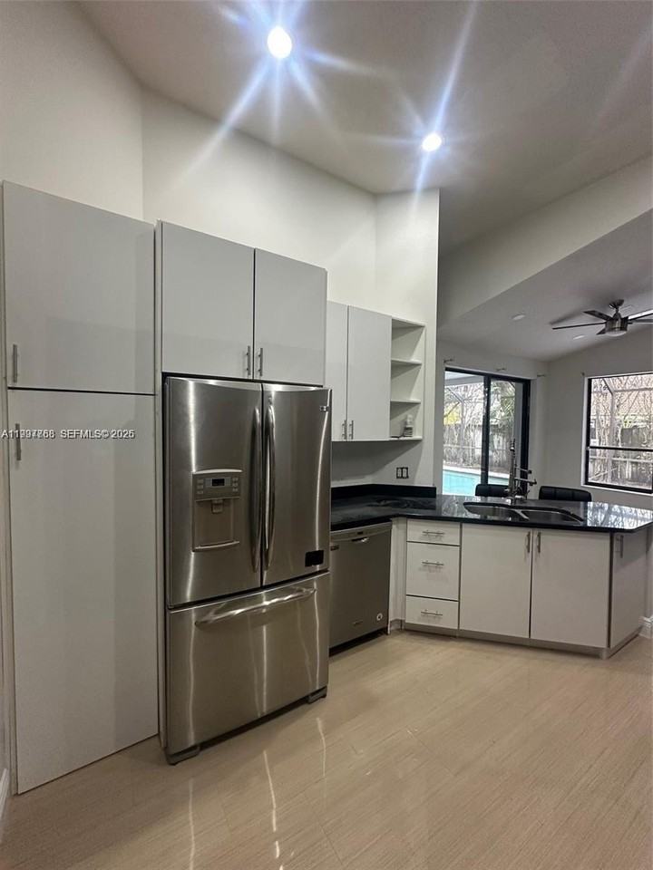 10084 Lexington Estates Blvd - Photo 5 of 21