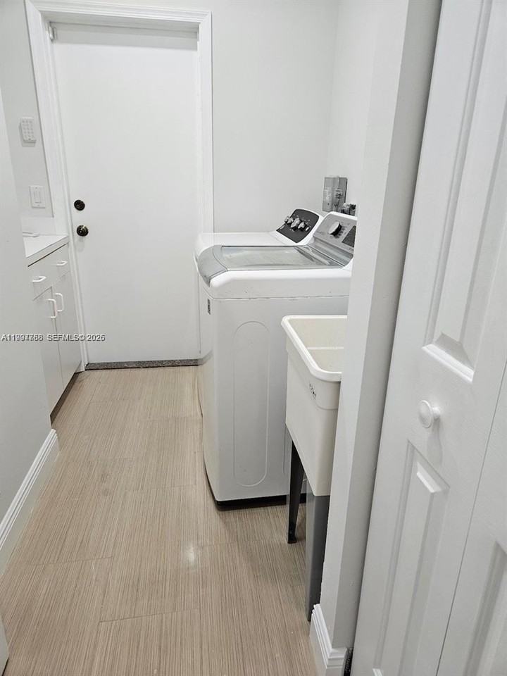 10084 Lexington Estates Blvd - Photo 7 of 21