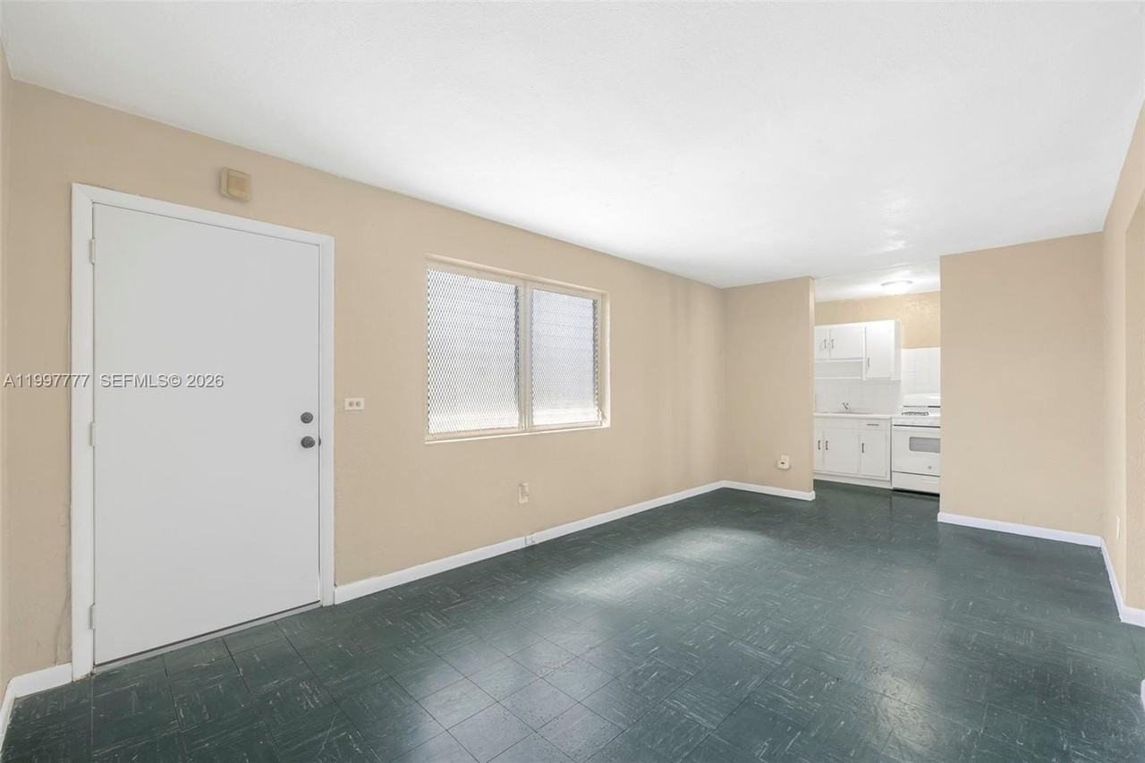 126 Sw 18th Ave #11 - Photo 6 of 14