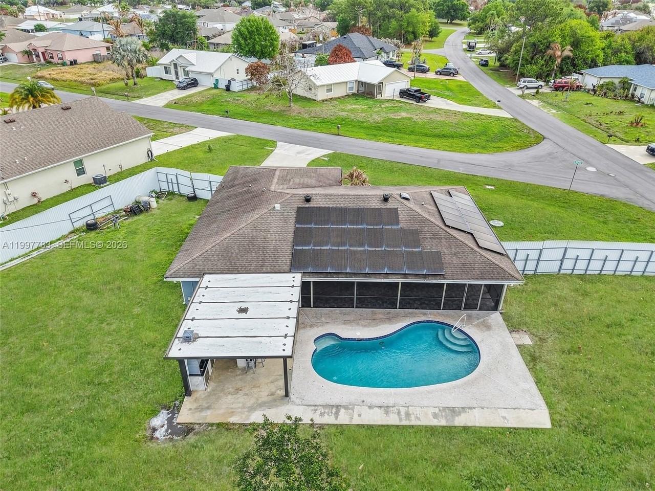 702 Nw Orchid St - Photo 6 of 50