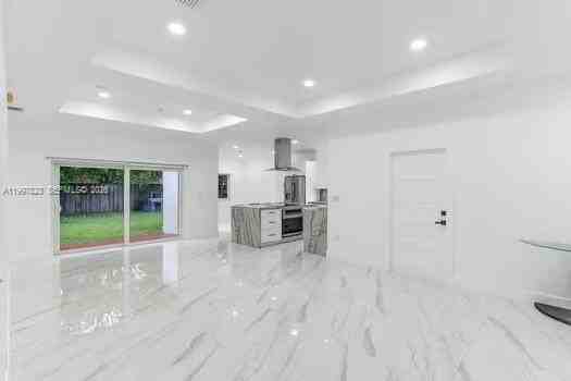 4127 Ne 30th St - Photo 7 of 50