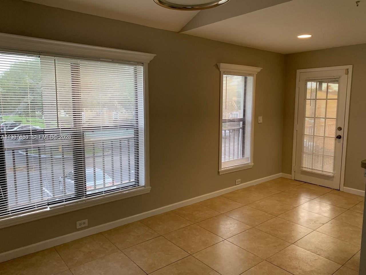 3932 Nw 87th Ave #3932 - Photo 6 of 27