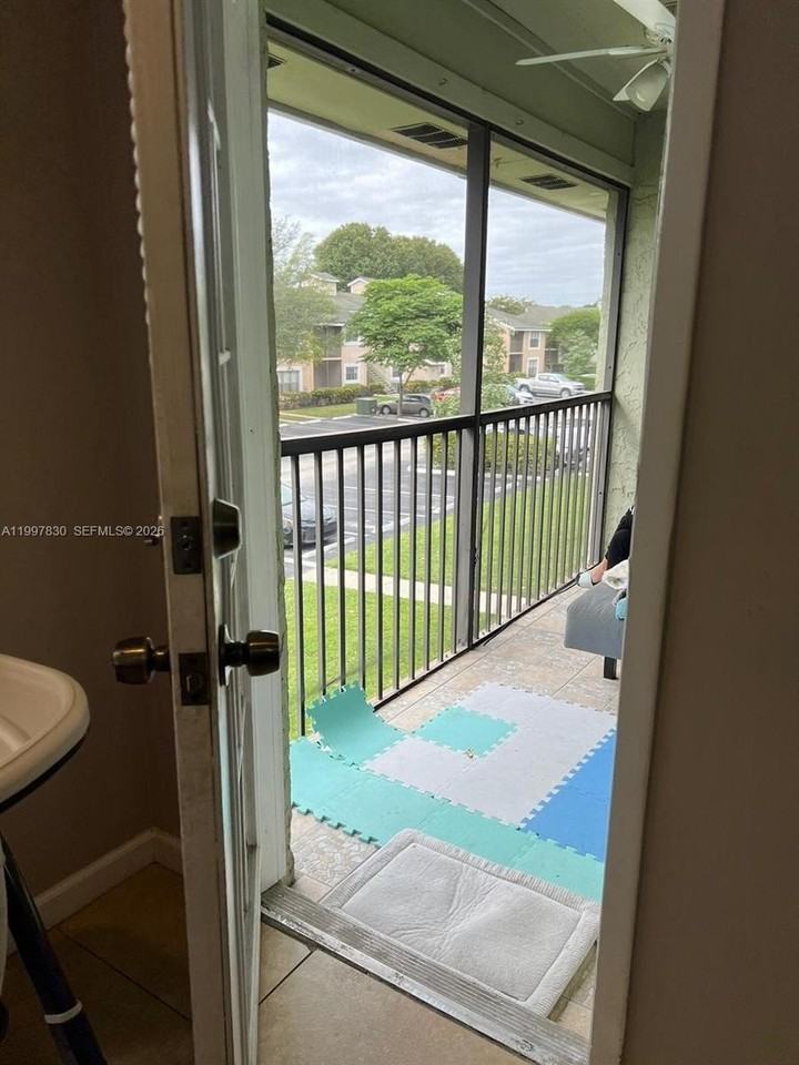 3932 Nw 87th Ave #3932 - Photo 7 of 27