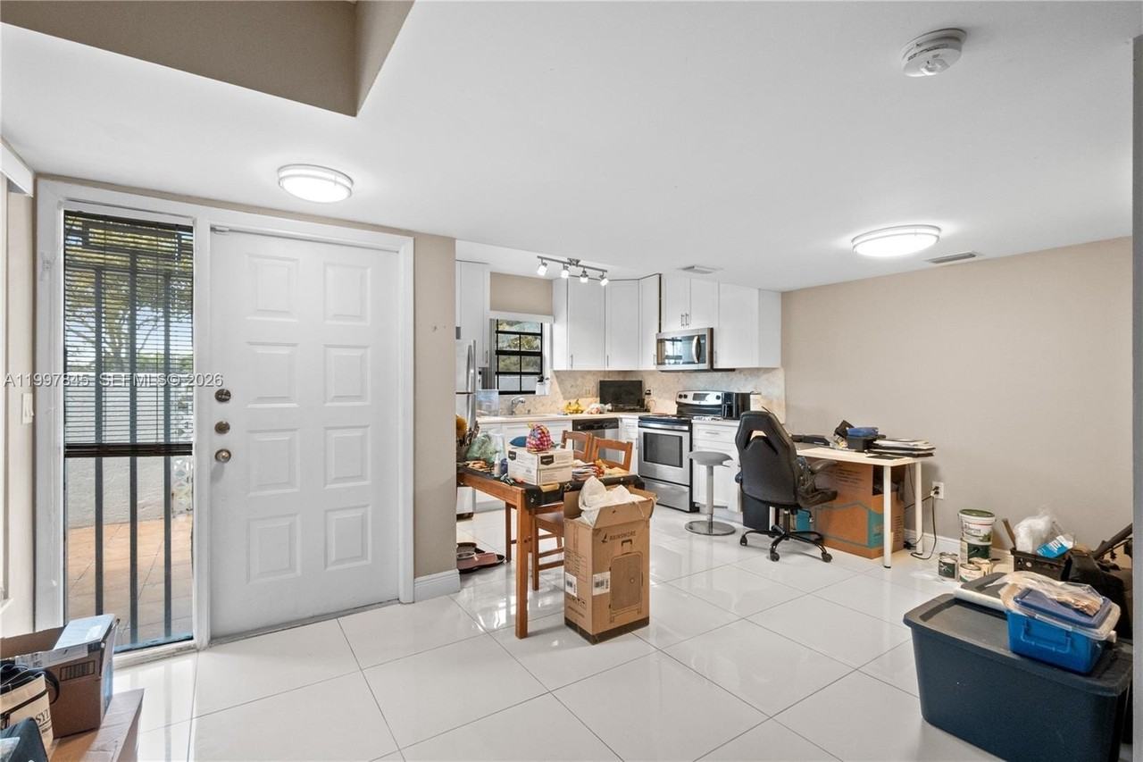 6211 Sw 138th Ct #B - Photo 5 of 24